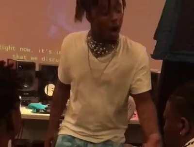 been like a year still don’t have any clue about this song, any info? 🖤