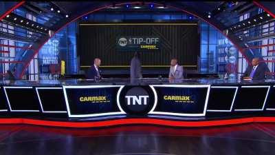 [Highlight] Shaq and Kenny wear almost the same outfit, claim they they got it from the “Six Rings Store” and Chuck replies “More like Dumb and Dumber.”