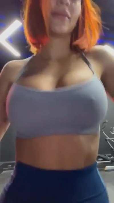 Kenia Gonzalez (@keniamusicr)