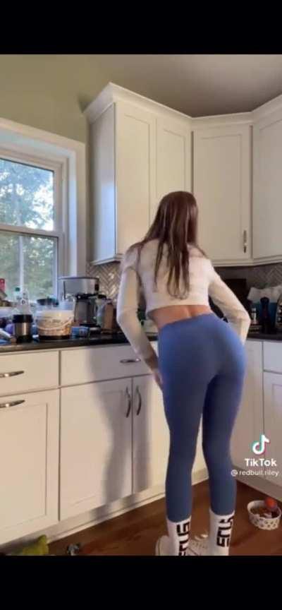 She really knows how to move it