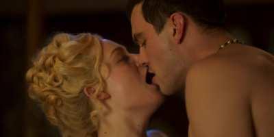 Elle Fanning. Imagine being in his place.