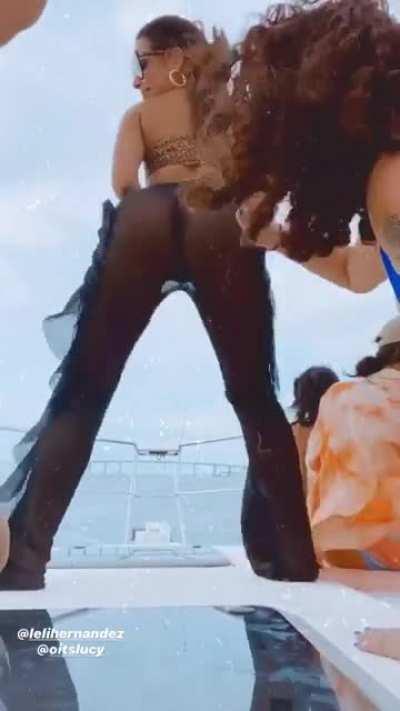 she gonn be twerking all week