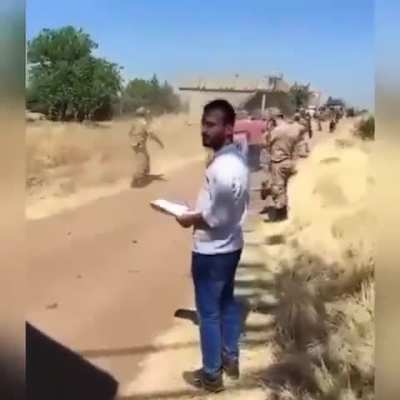 Mardin'in Mazıdağı ilçesinde ödenmemiş borç nedeniyle trafoları sökmek isteyen enerji şirketi çalışanları ile köylüler arasında arbede çıktı. Olaylar sırasında da bazı köylülerin de tarladaki anızları ateşe verdiği iddia edildi.