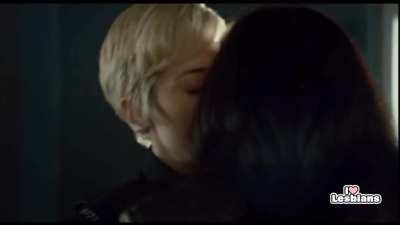 Charlotte Sullivan & Aliyah O'Brien (Rookie Blue - s05e10) *NO MUSIC*