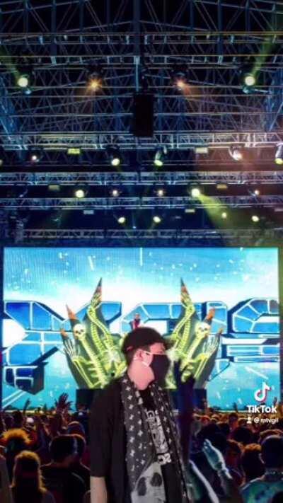 When a DJ’s last drop is future bass