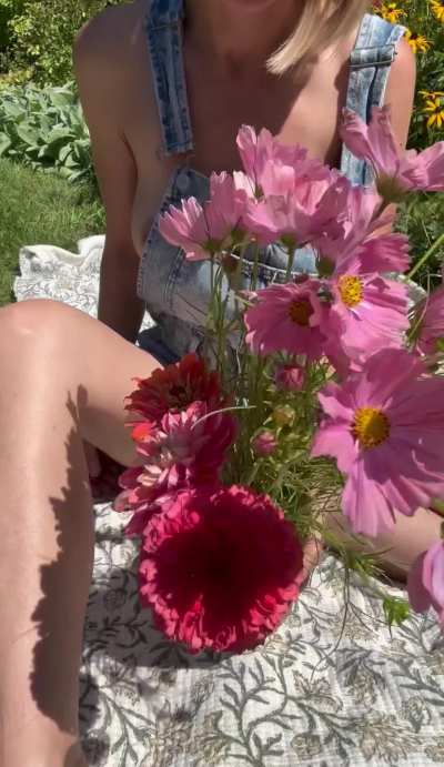 Happy Friday Reddit!