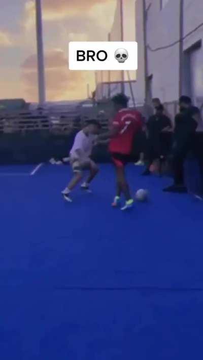 Yank here, how to unlock special moves likevinicius senior did here?