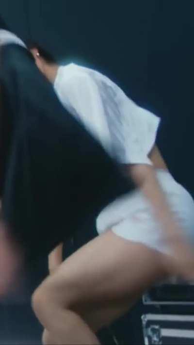 Kim Chaewon, Miyawaki Sakura & Nakamura Kazuha 🥵