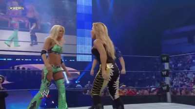 Kelly Kelly shoving Natalya