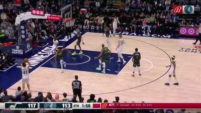 [Highlight] Jazz go 5-out and get a wide-open corner 3 to take a 7 point lead against Minnesota