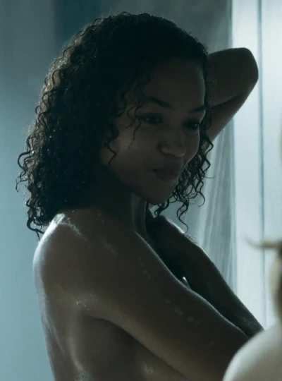 Berta Vázquez in Vis a vis AKA Locked Up (TV Series 2015– ) [S01E01]