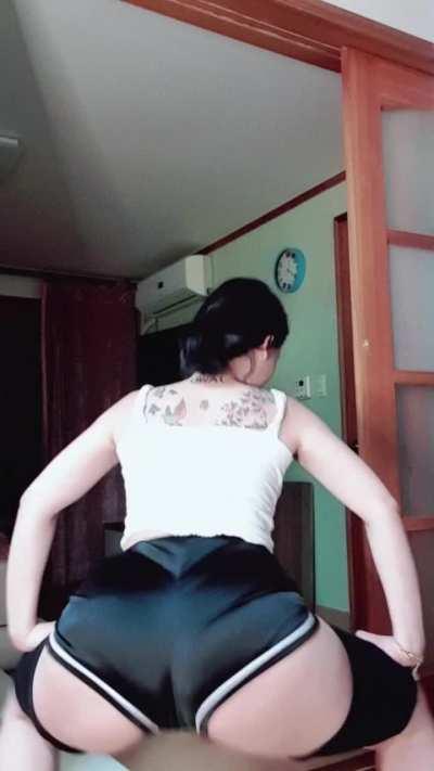 Asian twerk