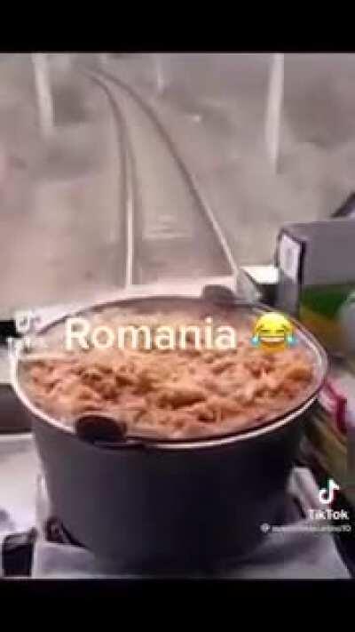 Curios cam cât face un tren de-ăsta din București până în Timișoara