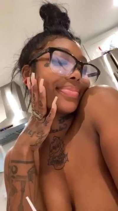 Is she wearing a Grill?