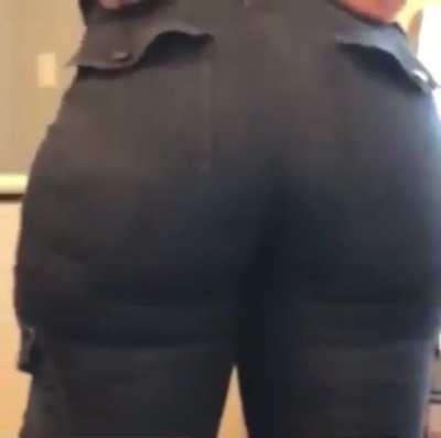 Shy Greyy - 🍑Gigantic Booty🍑