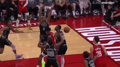 [Highlight] Jalen Green hits Sengun with the crafty behind the head pass amid a sea of defenders