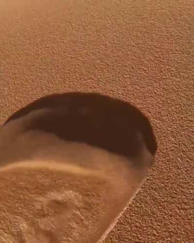 🔥 The way the sand rolls on this sand dune in the Sahara