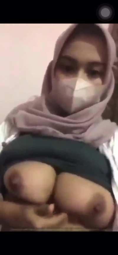 When you’re fasting but can no longer hold in your hornny self 💦💦