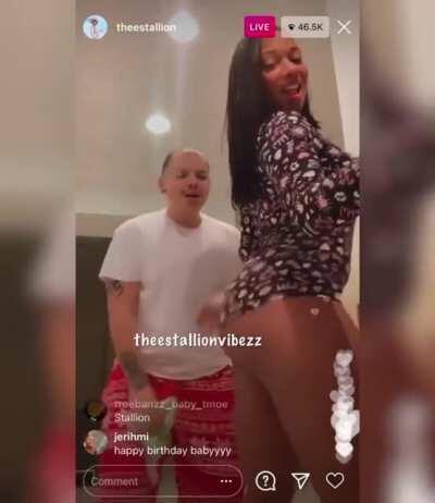 I wish i could crop him out so bad😂😂😂