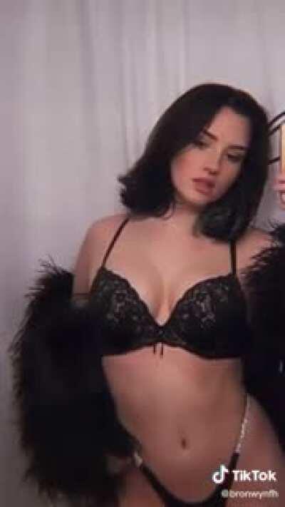 Gorgeous (@bronwynfh)