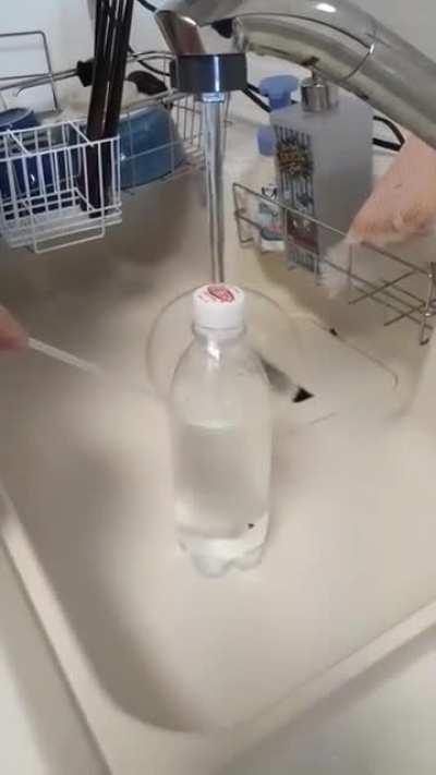 What cause the ring of water to do that?