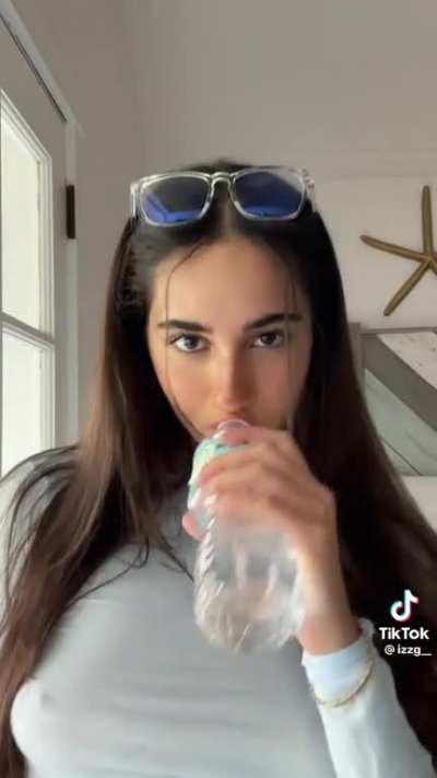 izzg__ they’re looking right at me 👀