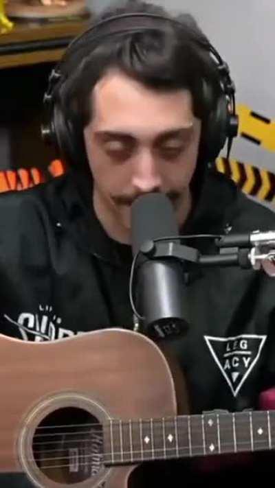 ela: ain ele deve ta me traindo😢😢🙄 eu e os crias: