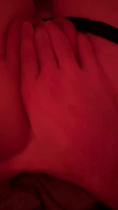 Stepsister’s wet pussy needs to get fingered😈🍆💦