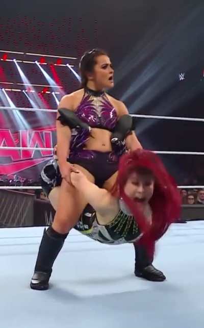 I wish Lyra Valkyria would thrust like that in my ass