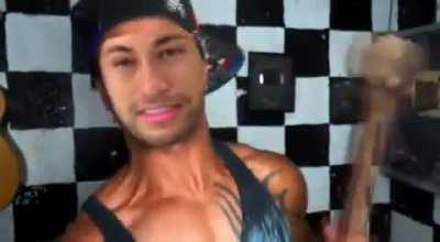 Menino Ney ta pistola