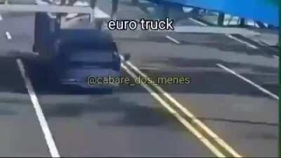 Desculpa pelo respost. mas qual e o nome da música?