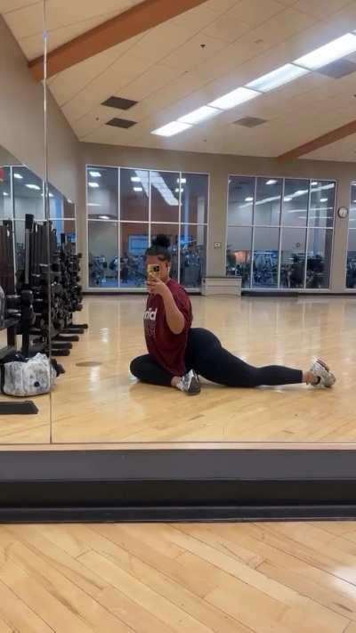 Felicia Lucas (@lovelylesh)