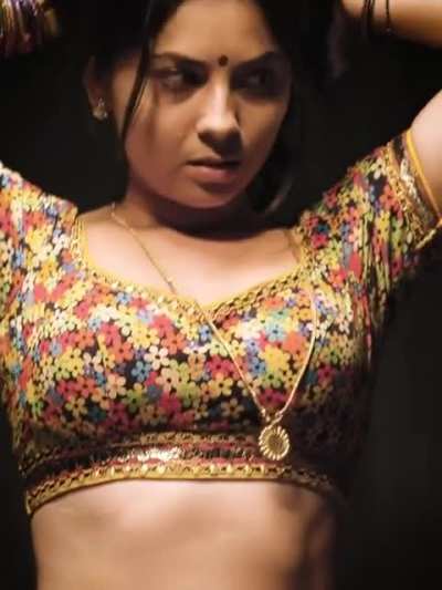 Sonali kulkarni Milky Navel
