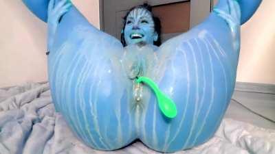 Busty Neytiri from Avatar cosplayer shows off her pussy