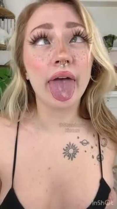 paint my face white!