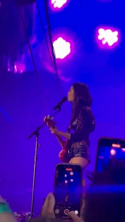 Olivia performing a fontaines dc song at Marlay Park in Dublin