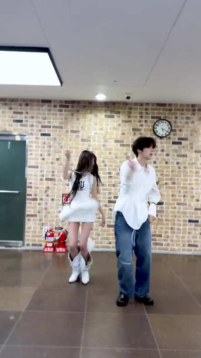 260214 IVE Official TikTok Update with Liz - BANG BANG with TWS Youngjae (BANG BANG Challenge)