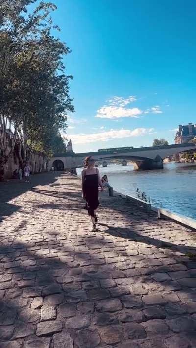 Simone Simons in Paris