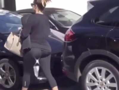 Khloes monster bubble booty