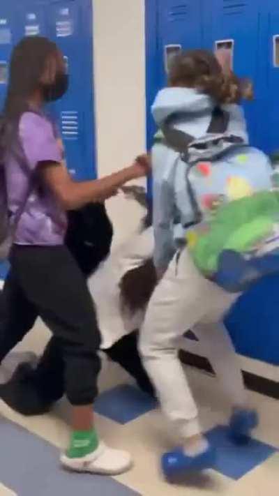 No context what happened but a fight broke out at my school (I didnt record this btw)
