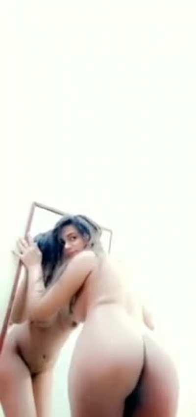 Hot Paki beauty 😍