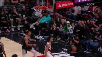 [Highlight] Hart lobs to Sharpe who loads up and absolutely soars in for the slam