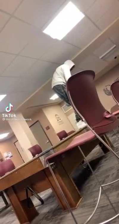 Sit down, be tumbled.