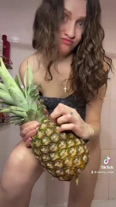 Hello how are you :)? Do you want pineapple 🍍😊
