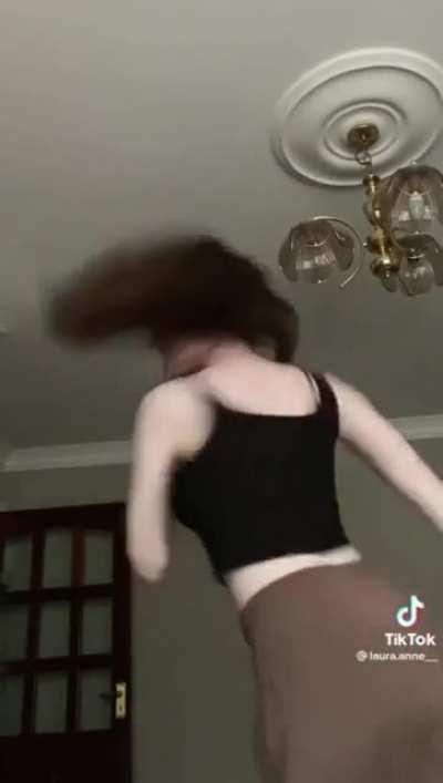 Laura Anne Ass Shaking