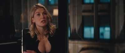 Rosamund pike