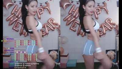 Berry dancing Lip & Hip by HyunA