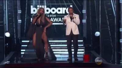 The Weeknd wasn’t feeling it at all man. 😂😂