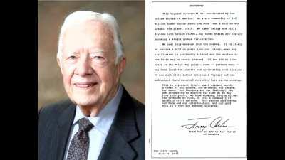 Old Jimmy Carter reads his letter from the Space Voyager