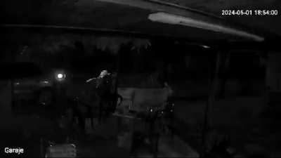 Resistencia: Se tomaban uno mates en el patio y les cayó un rayo